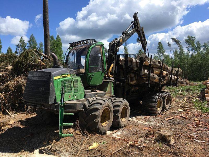 JOHN DEERE <br>1510E - Náklad